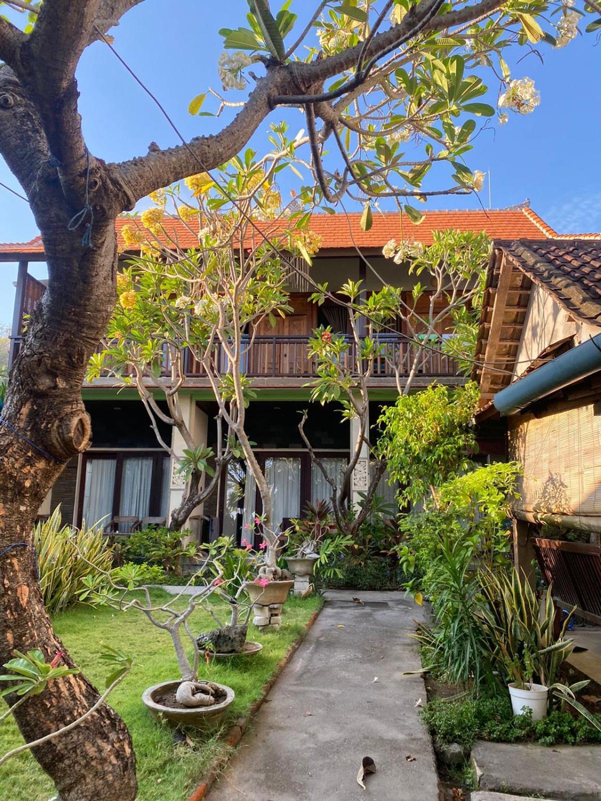 Putra'Lebah Amed Guest House מראה חיצוני תמונה